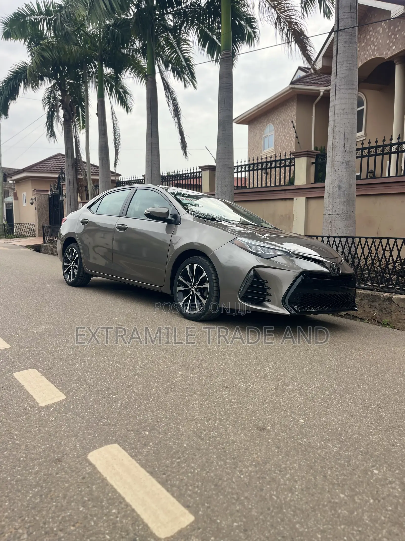 Toyota Corolla SE Special Edition 4dr Sedan (1.8L 4cyl CVT) 2017 Gray