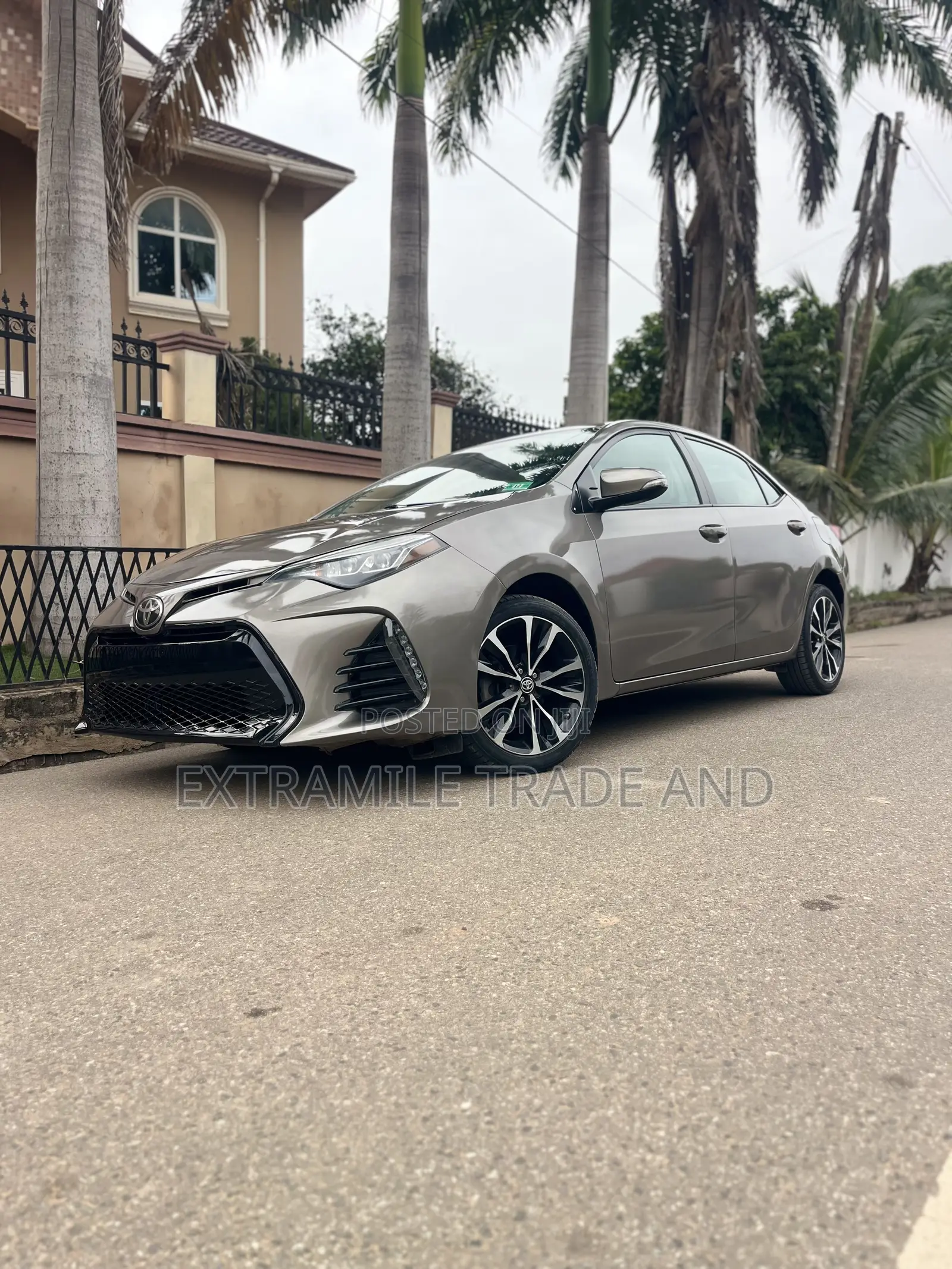 Toyota Corolla SE Special Edition 4dr Sedan (1.8L 4cyl CVT) 2017 Gray