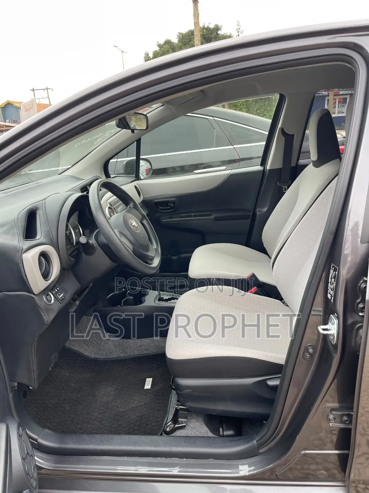 Toyota Vitz 2012 Gray