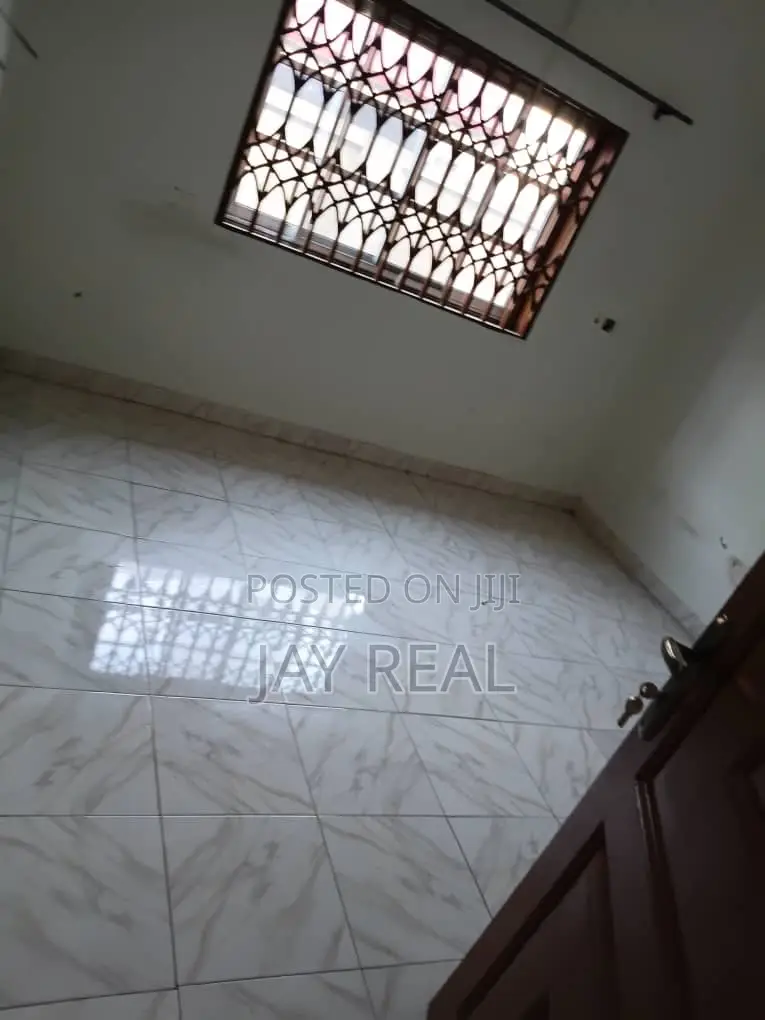 3bdrm Apartment in Jay Real Estate., Ablekuma for rent