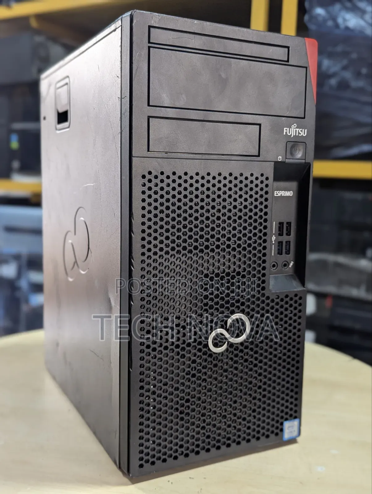 Desktop Computer Fujitsu Esprimo P557/E85+ 8GB Intel Core i5 SSD 256GB