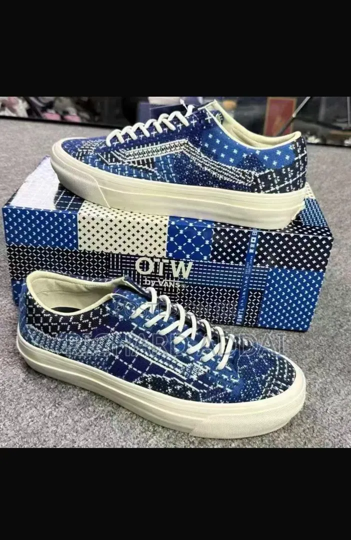 Mens Sneakers( Vans)