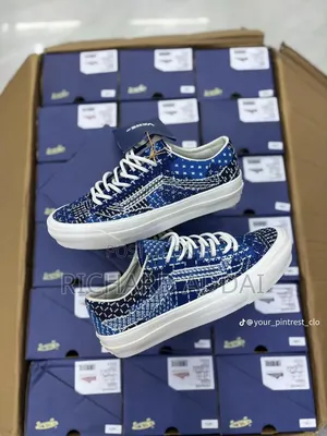 Mens Sneakers( Vans)