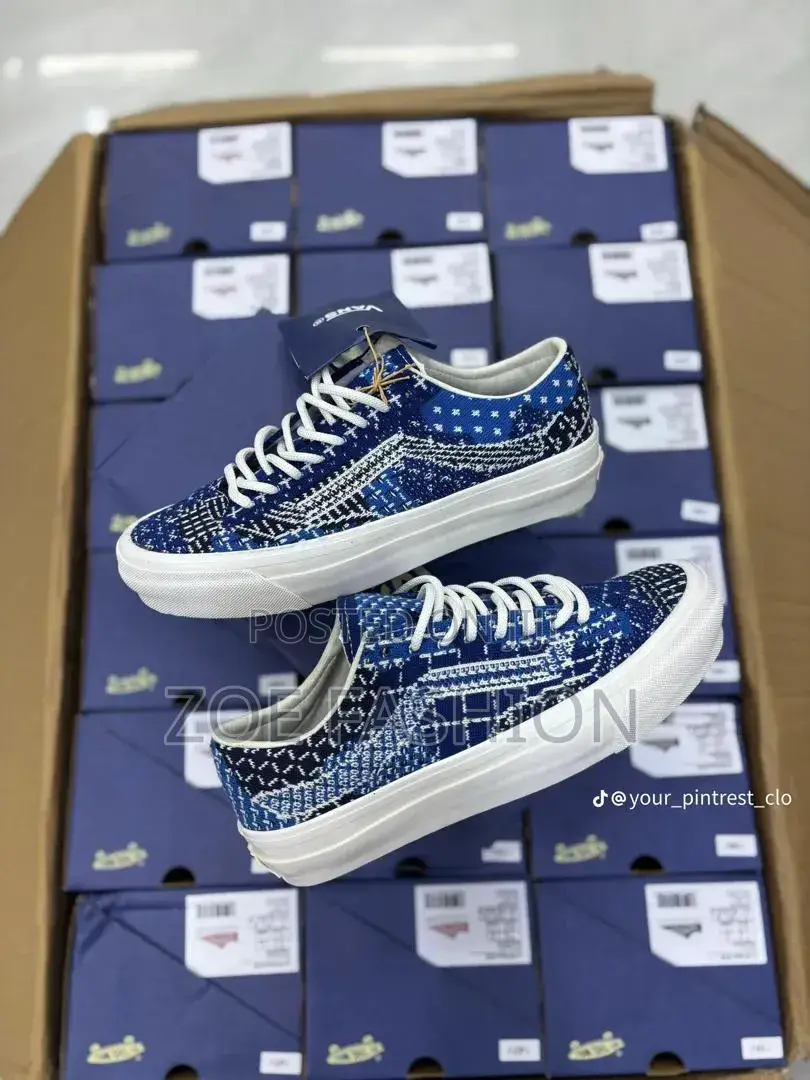 Mens Sneakers( Vans)