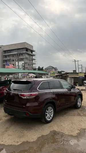 Toyota Highlander LE V6 4x4 (3.5L 6cyl 6A) 2016 Burgundy