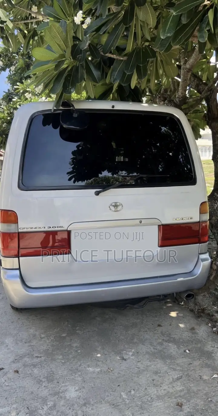 Toyota HiAce 2006 Silver