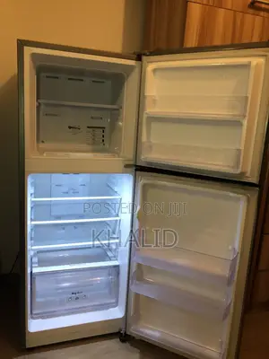 Fast Sale: Affordable Samsung Refrigerator Neat and Fully Working