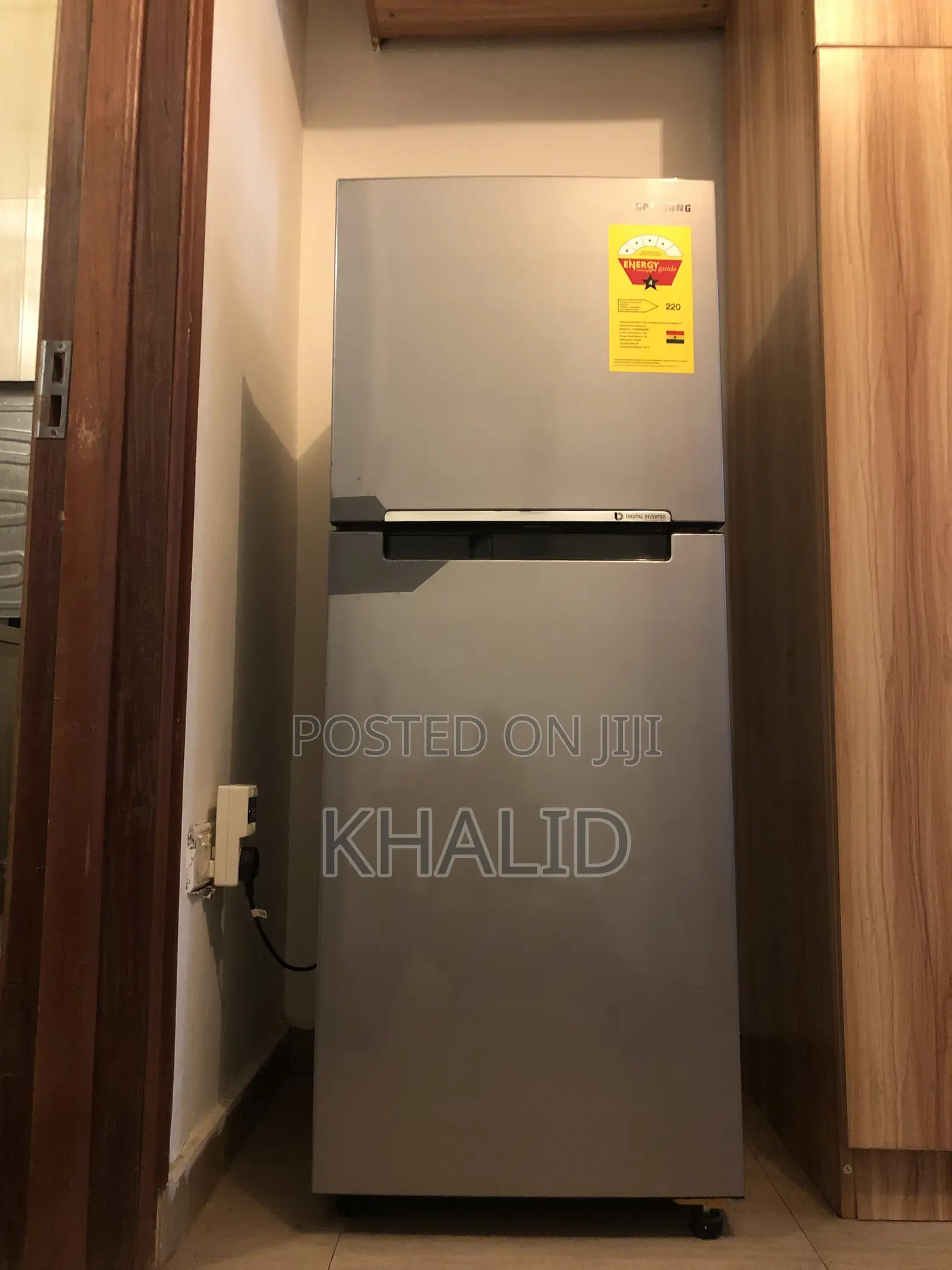Fast Sale: Affordable Samsung Refrigerator Neat and Fully Working