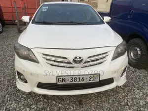 Toyota Corolla 2011 White