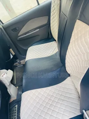 Toyota Yaris Base Sedan 4dr 2010 White