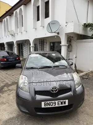 Toyota Yaris Base Hatchback 3dr 2010 Gray