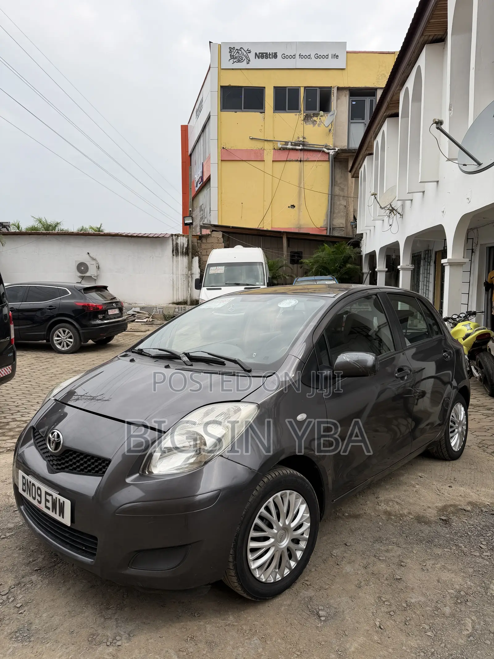 Toyota Yaris Base Hatchback 3dr 2010 Gray