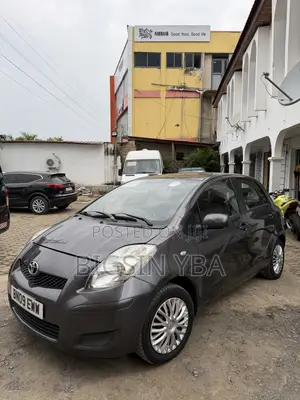 Toyota Yaris Base Hatchback 3dr 2010 Gray
