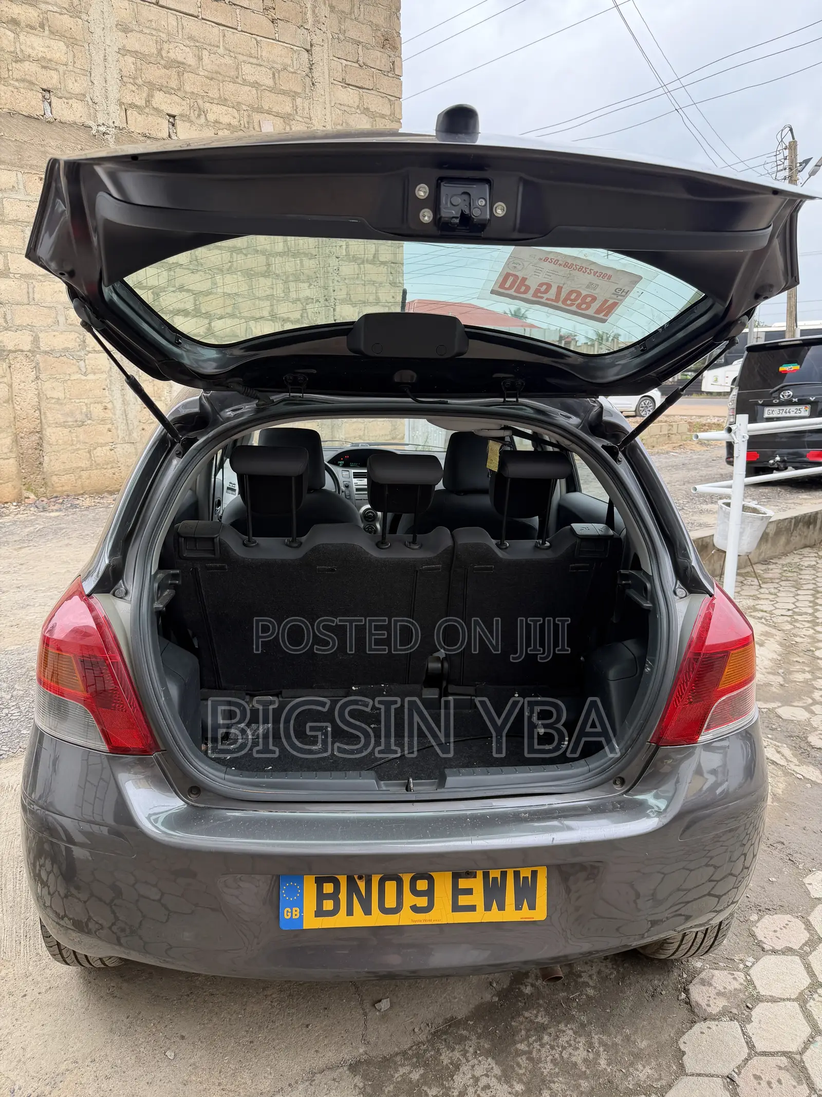 Toyota Yaris Base Hatchback 3dr 2010 Gray