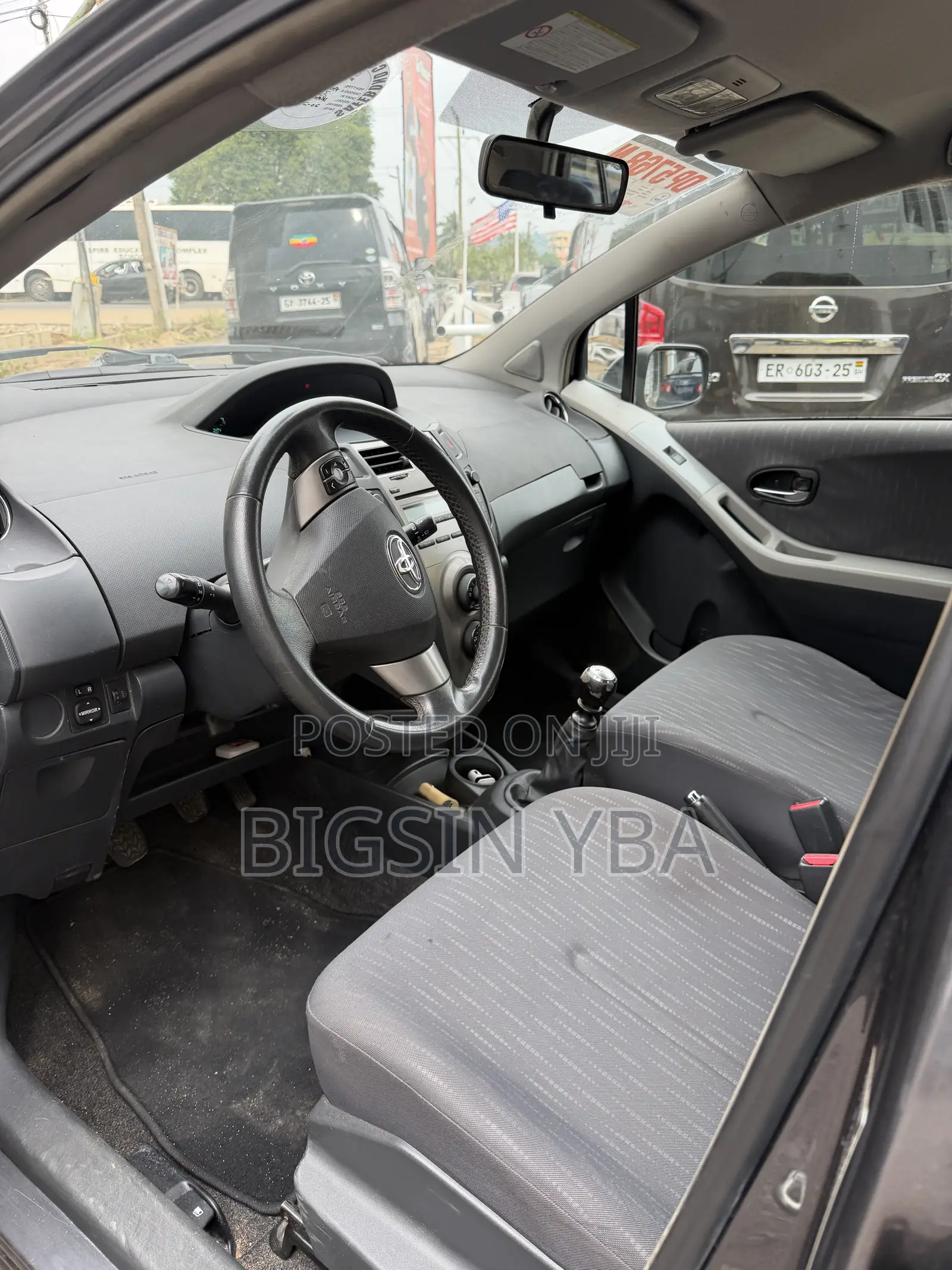 Toyota Yaris Base Hatchback 3dr 2010 Gray