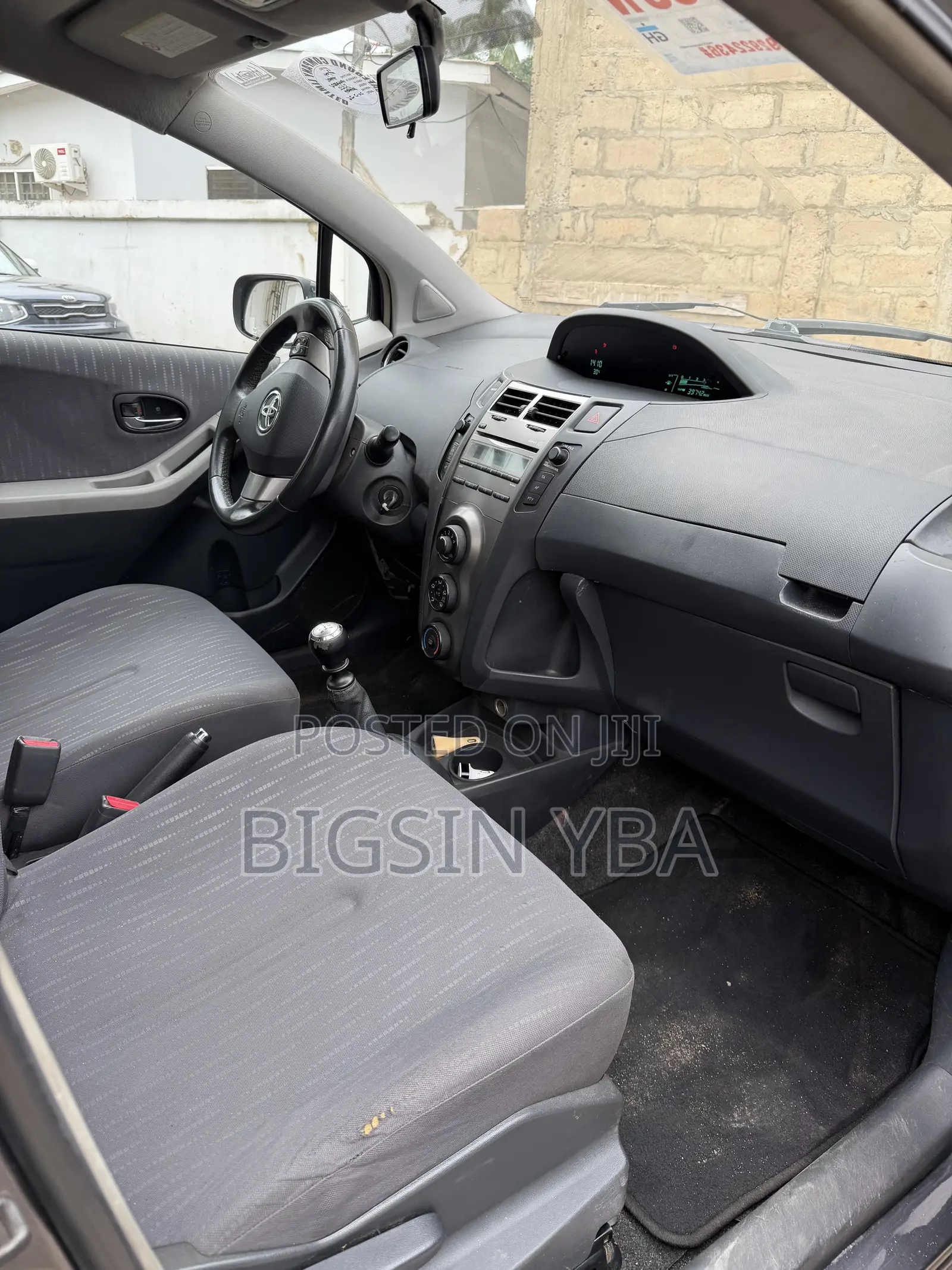 Toyota Yaris Base Hatchback 3dr 2010 Gray
