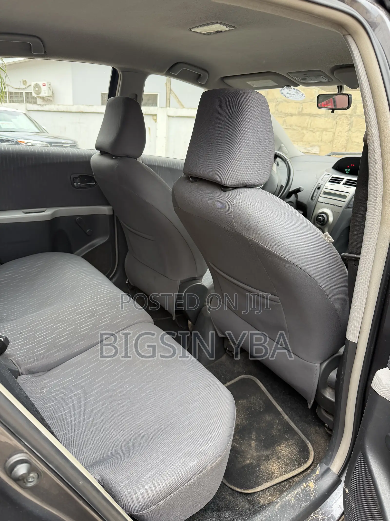 Toyota Yaris Base Hatchback 3dr 2010 Gray