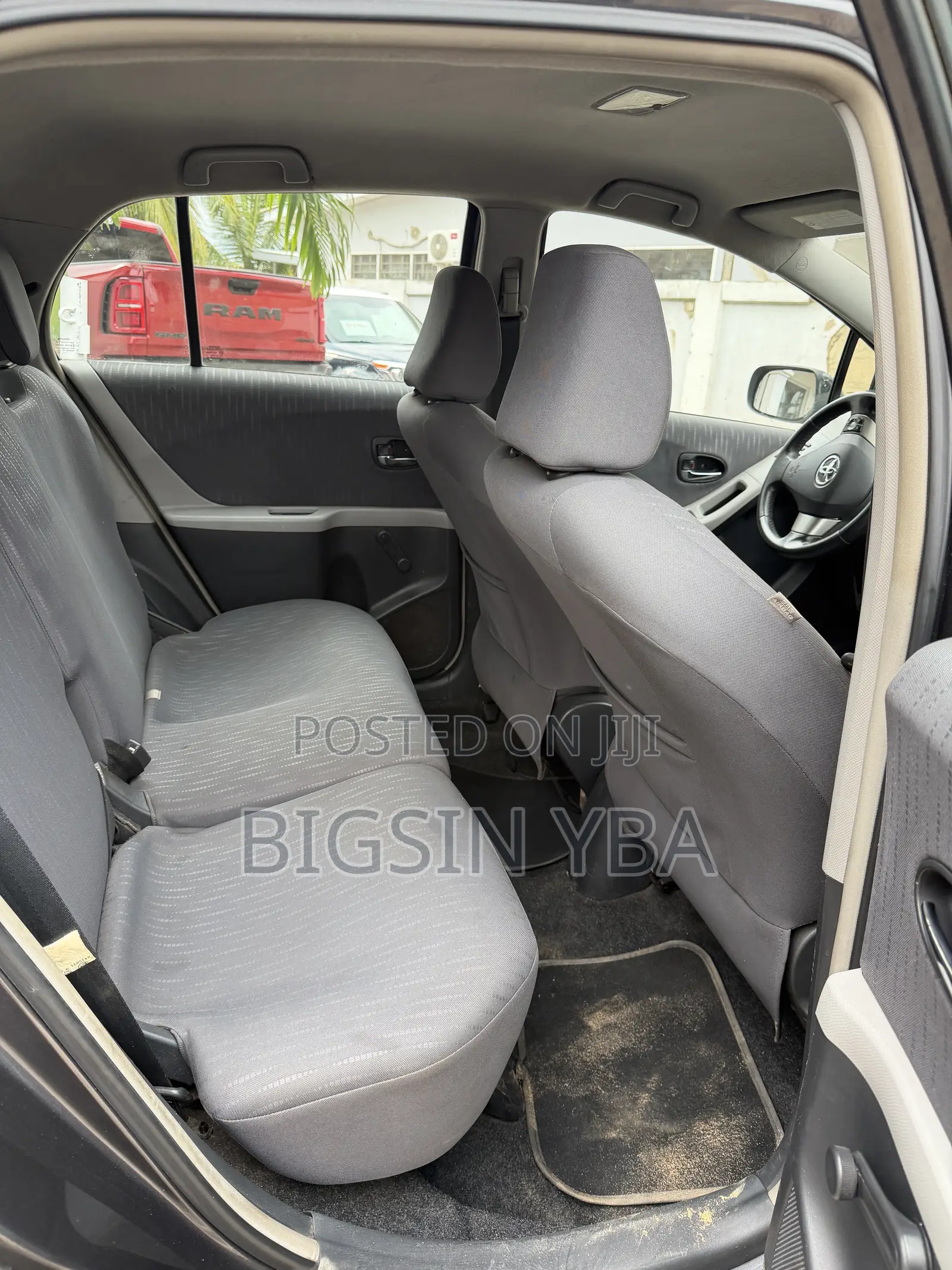 Toyota Yaris Base Hatchback 3dr 2010 Gray