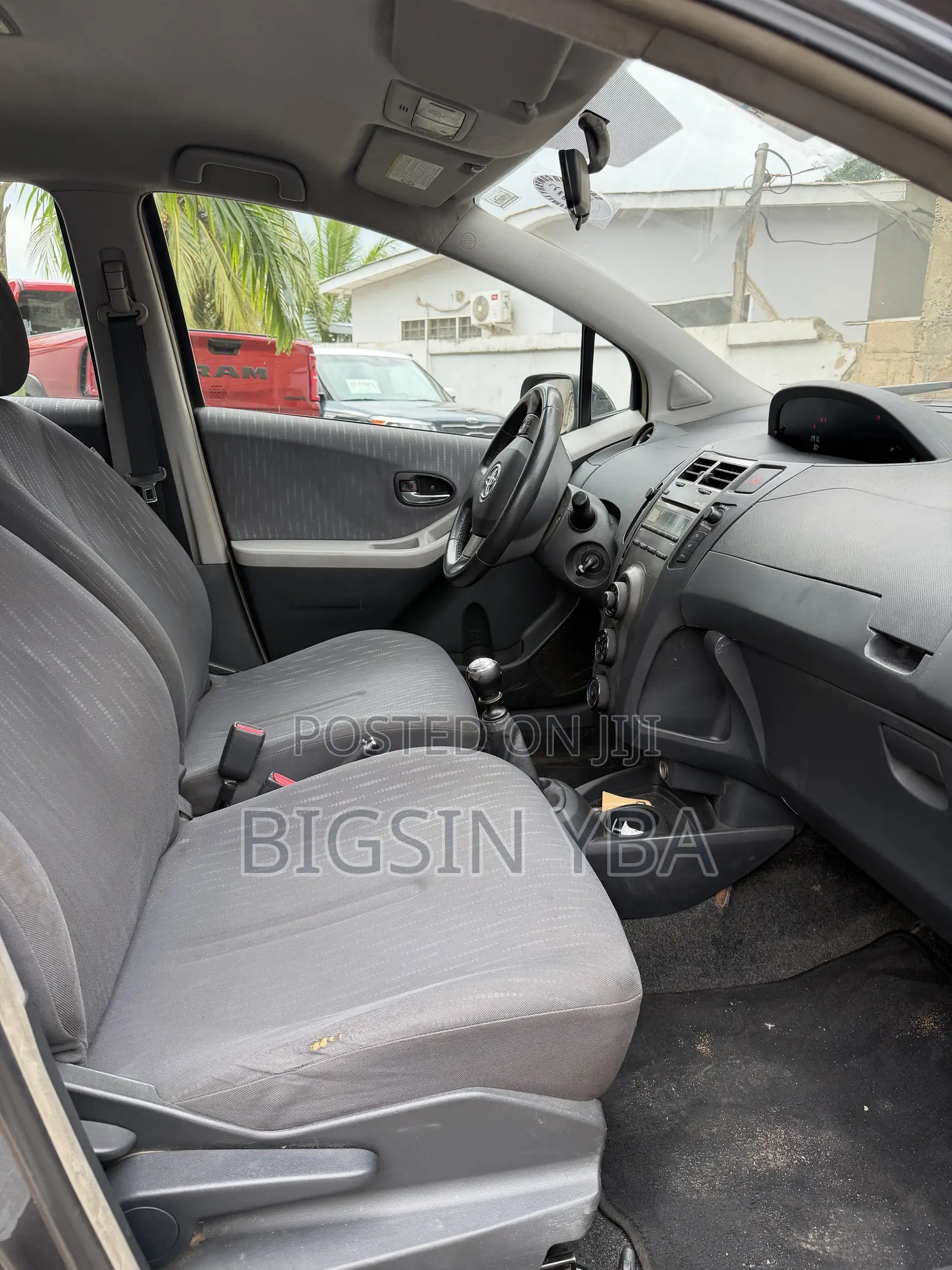 Toyota Yaris Base Hatchback 3dr 2010 Gray