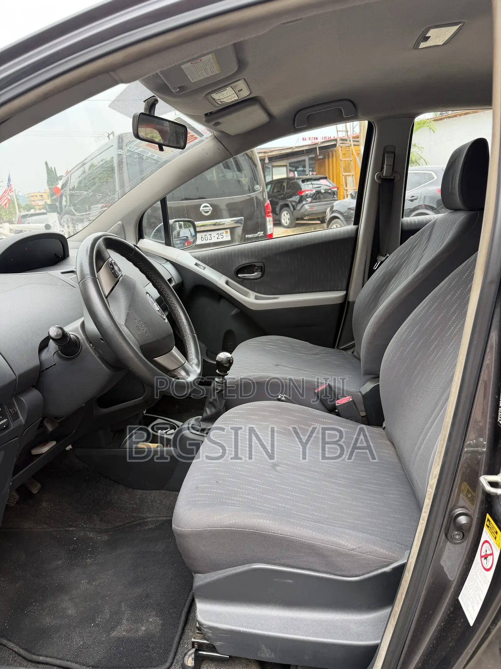 Toyota Yaris Base Hatchback 3dr 2010 Gray
