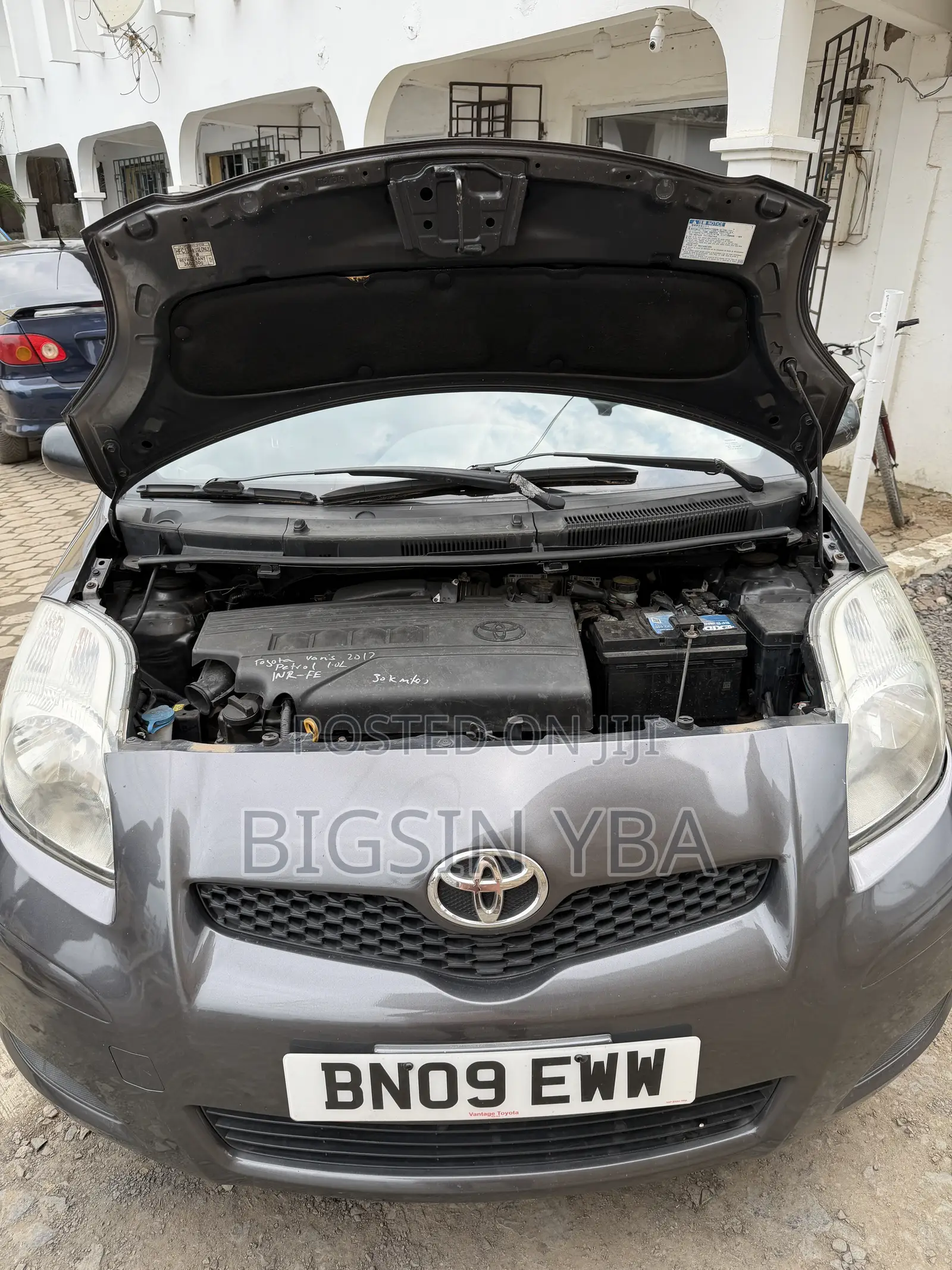 Toyota Yaris Base Hatchback 3dr 2010 Gray