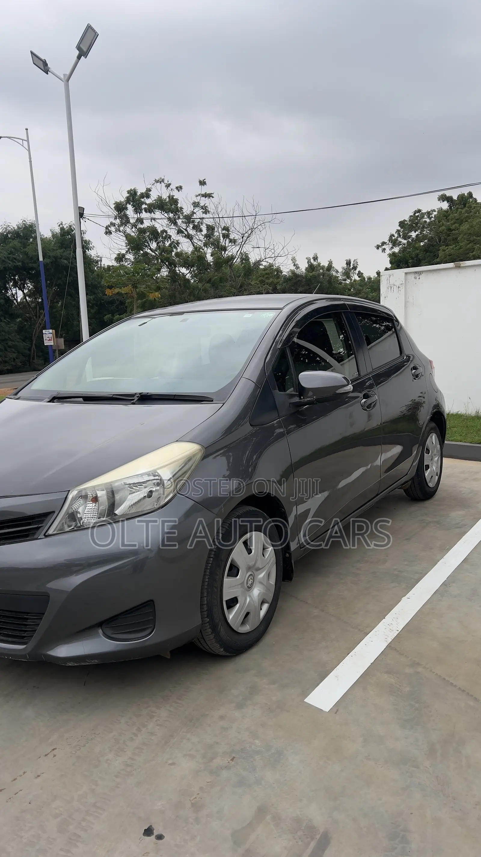 Toyota Vitz 1.3 FWD 3dr 2011 Silver
