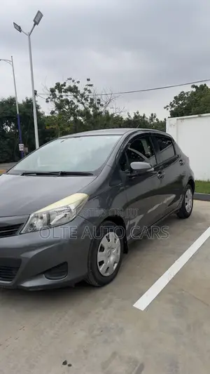 Toyota Vitz 1.3 FWD 3dr 2011 Silver