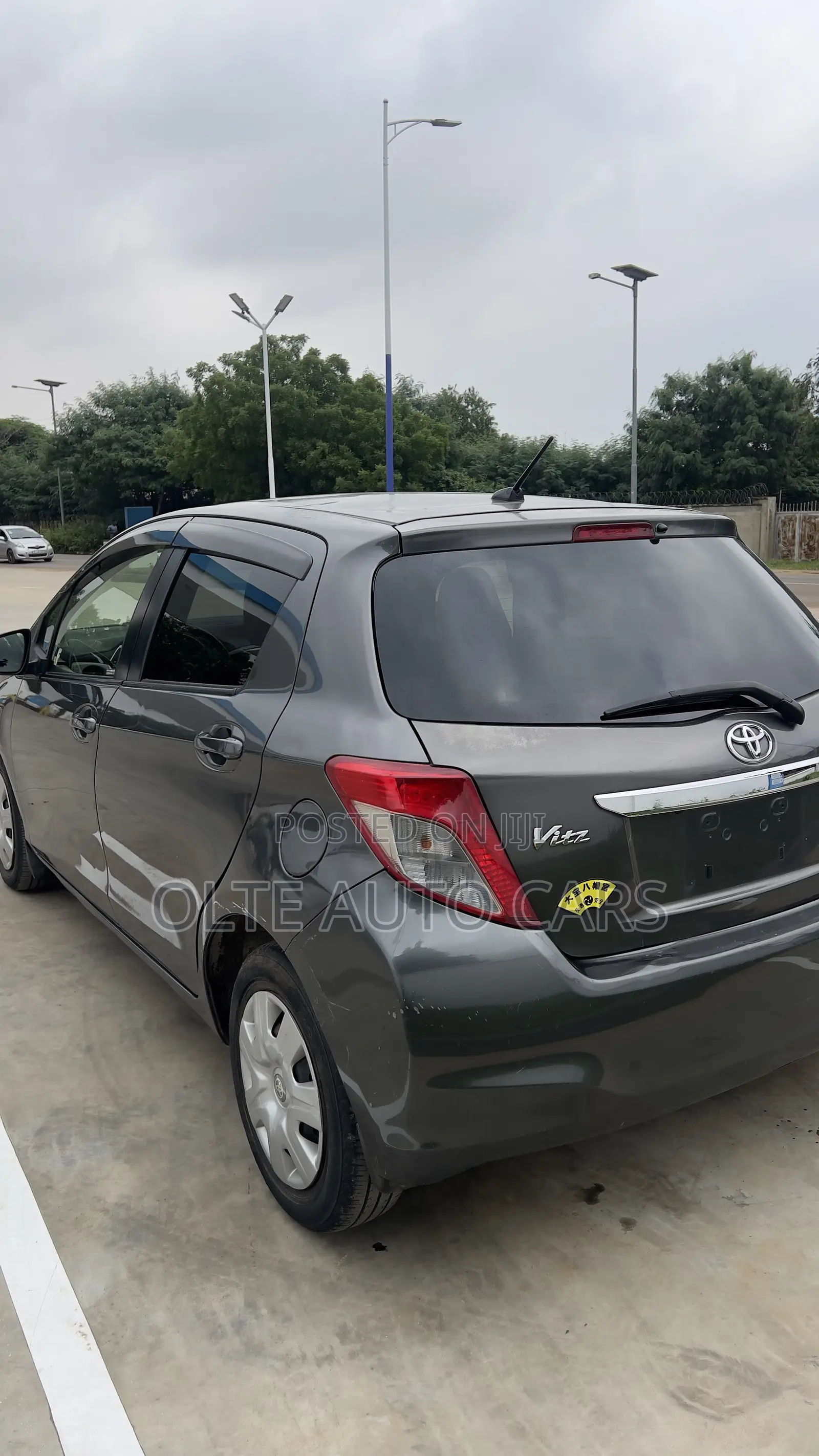 Toyota Vitz 1.3 FWD 3dr 2011 Silver
