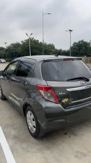 Toyota Vitz 1.3 FWD 3dr 2011 Silver