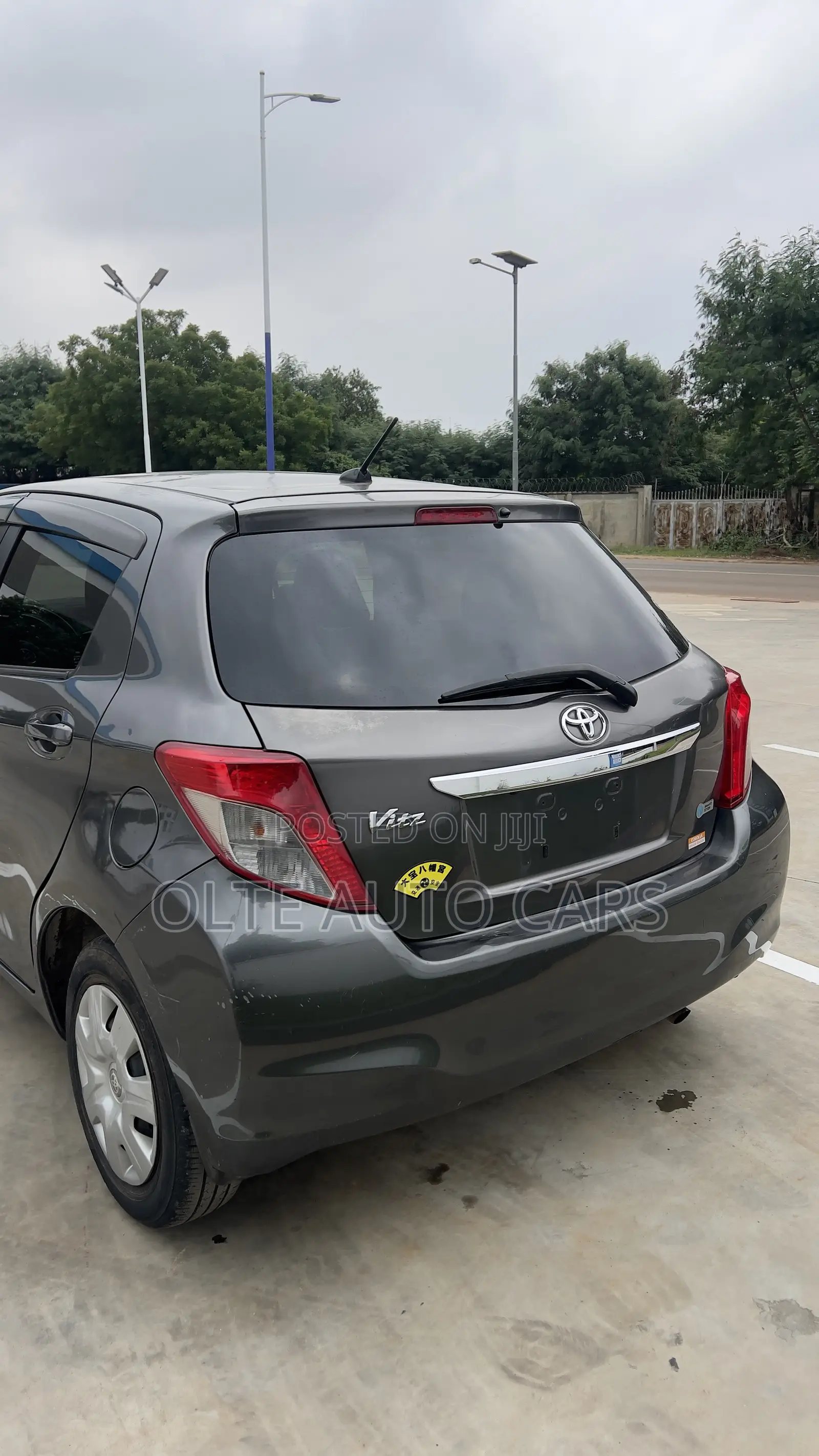 Toyota Vitz 1.3 FWD 3dr 2011 Silver