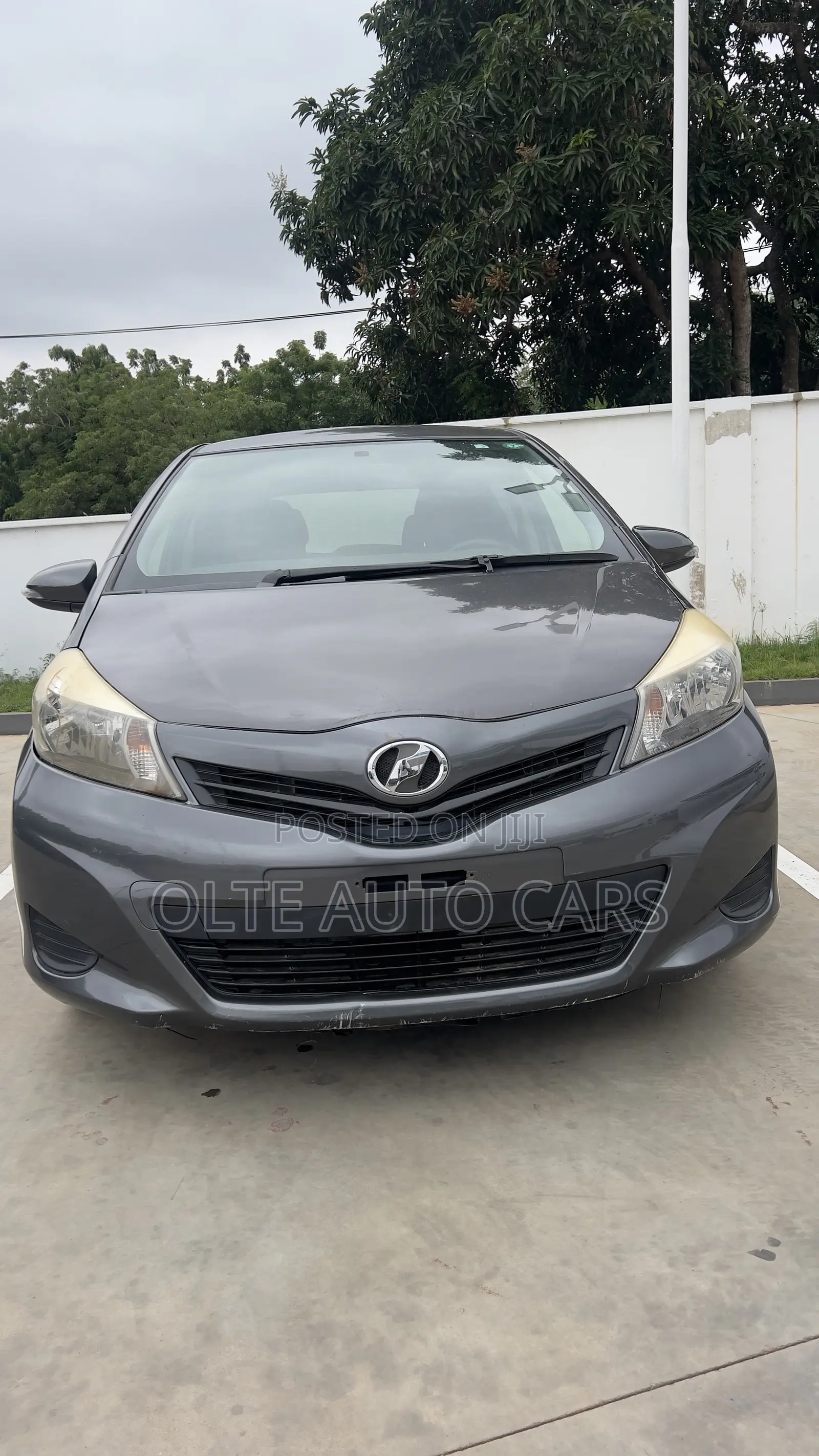 Toyota Vitz 1.3 FWD 3dr 2011 Silver