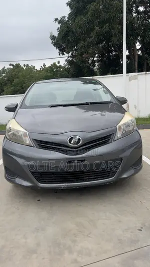 Toyota Vitz 1.3 FWD 3dr 2011 Silver