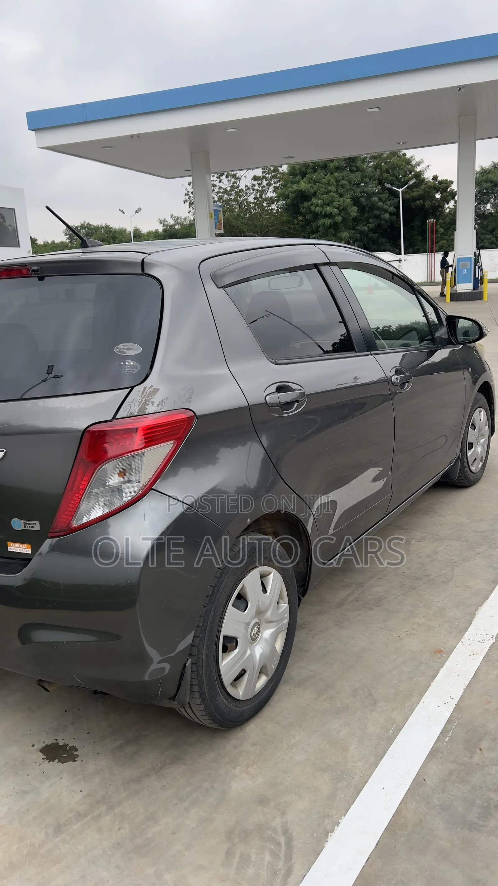 Toyota Vitz 1.3 FWD 3dr 2011 Silver