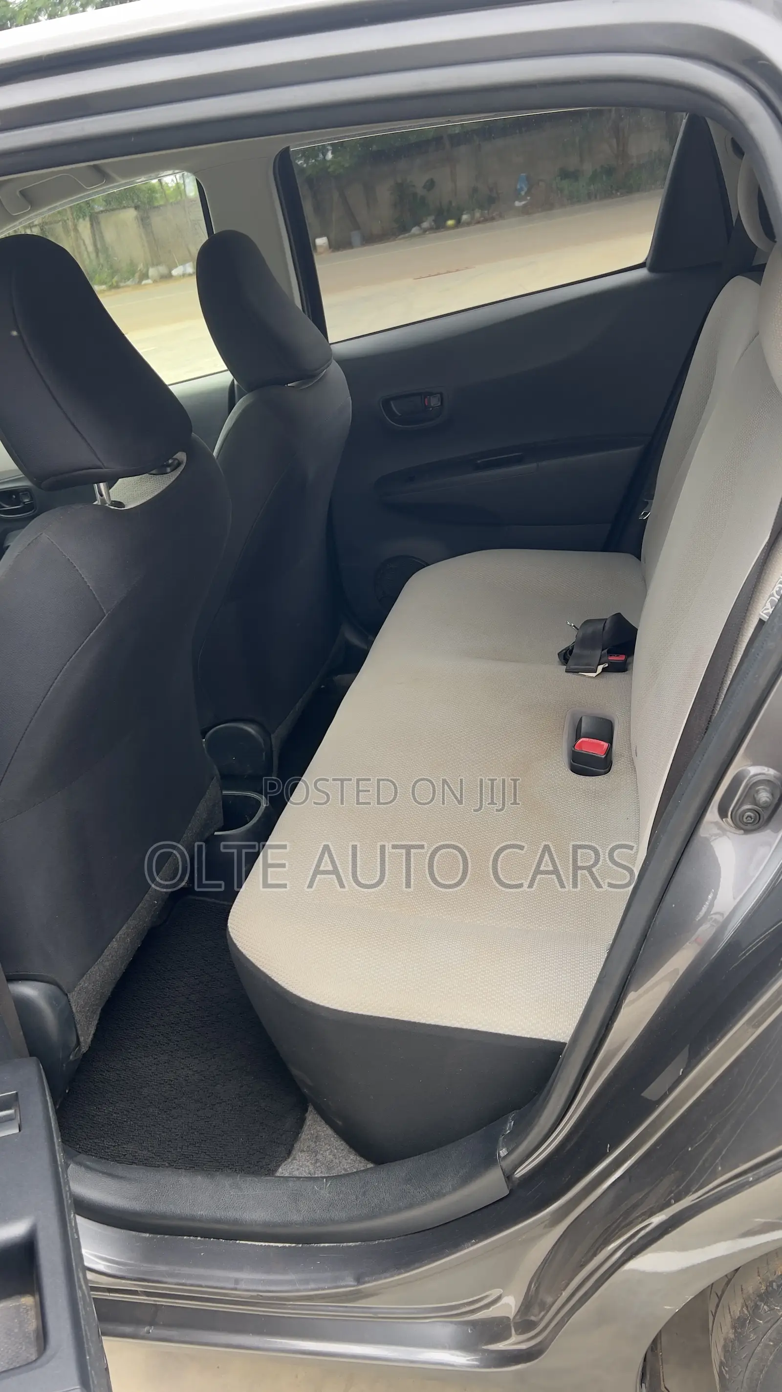 Toyota Vitz 1.3 FWD 3dr 2011 Silver