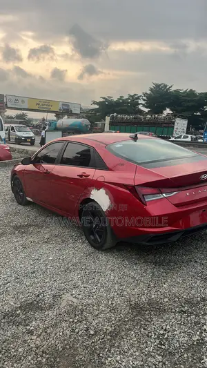 Hyundai Elantra SE 2022 Red