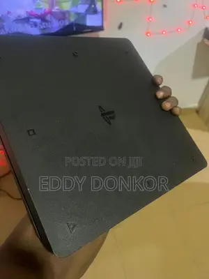 PS4 Slim With 7 Online/Offline Games Installed