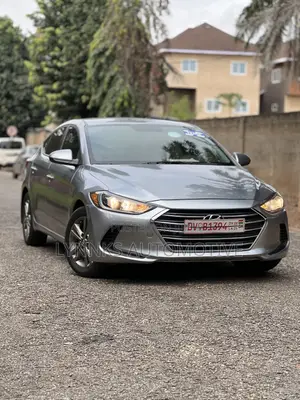 Hyundai Elantra SE Sedan FWD (2.0L 4cyl 6M) 2017 Silver