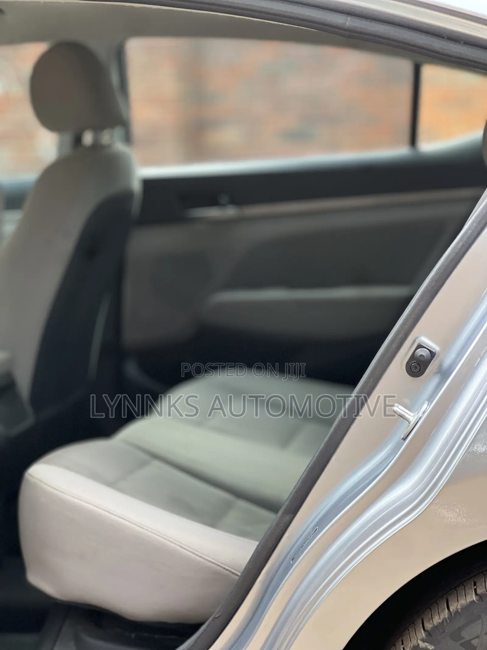 Hyundai Elantra SE Sedan FWD (2.0L 4cyl 6M) 2017 Silver