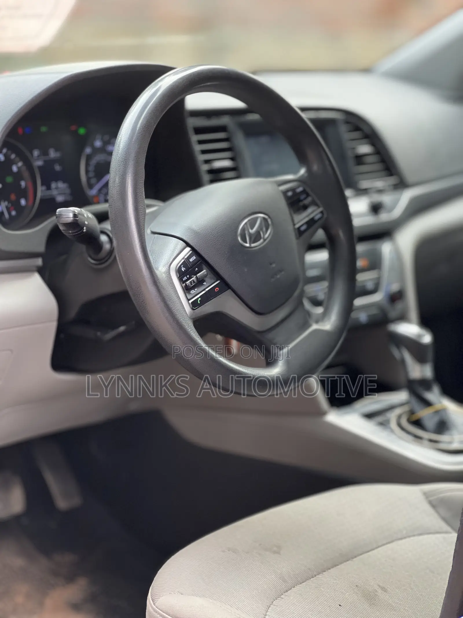 Hyundai Elantra SE Sedan FWD (2.0L 4cyl 6M) 2017 Silver