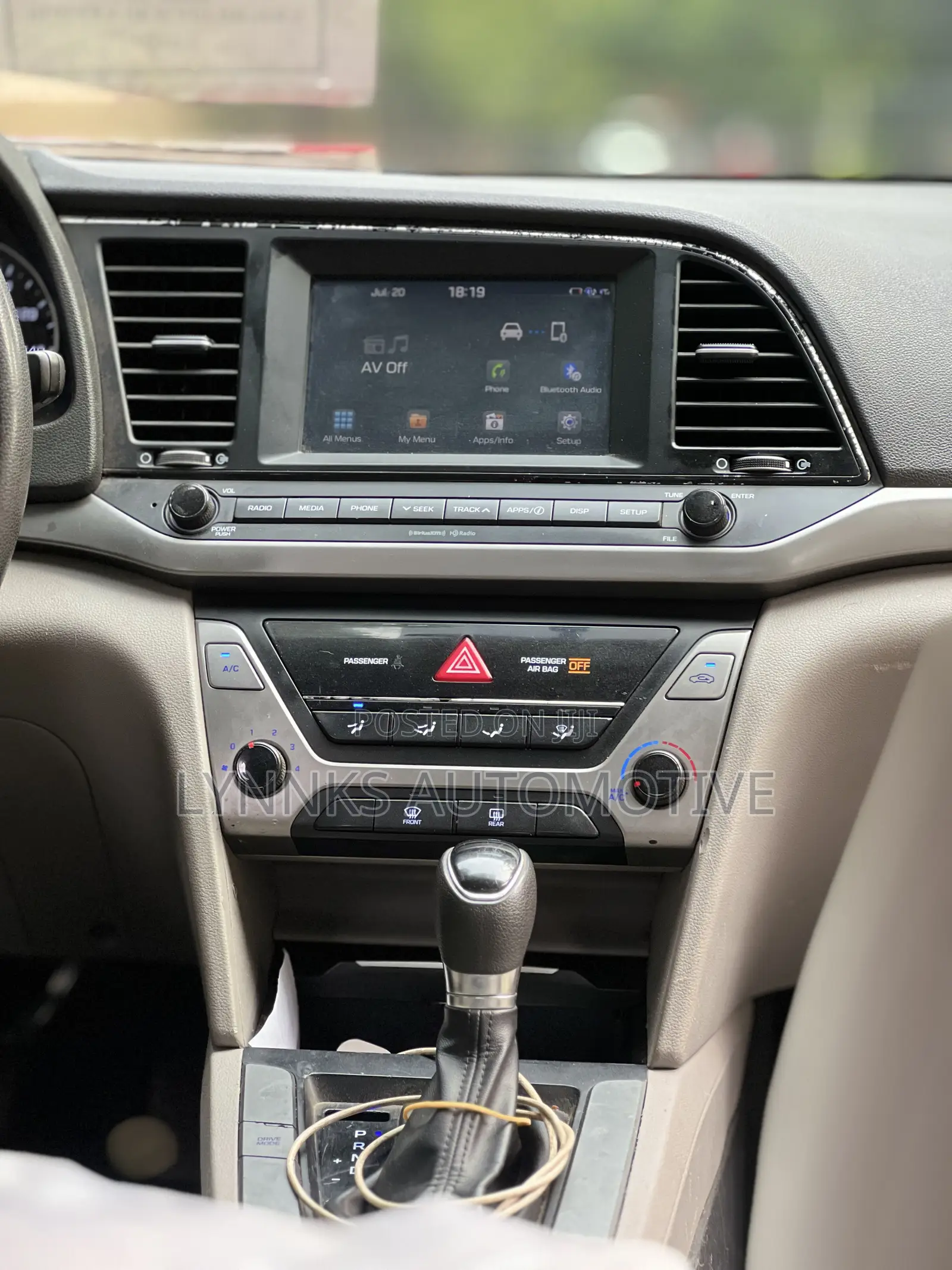 Hyundai Elantra SE Sedan FWD (2.0L 4cyl 6M) 2017 Silver