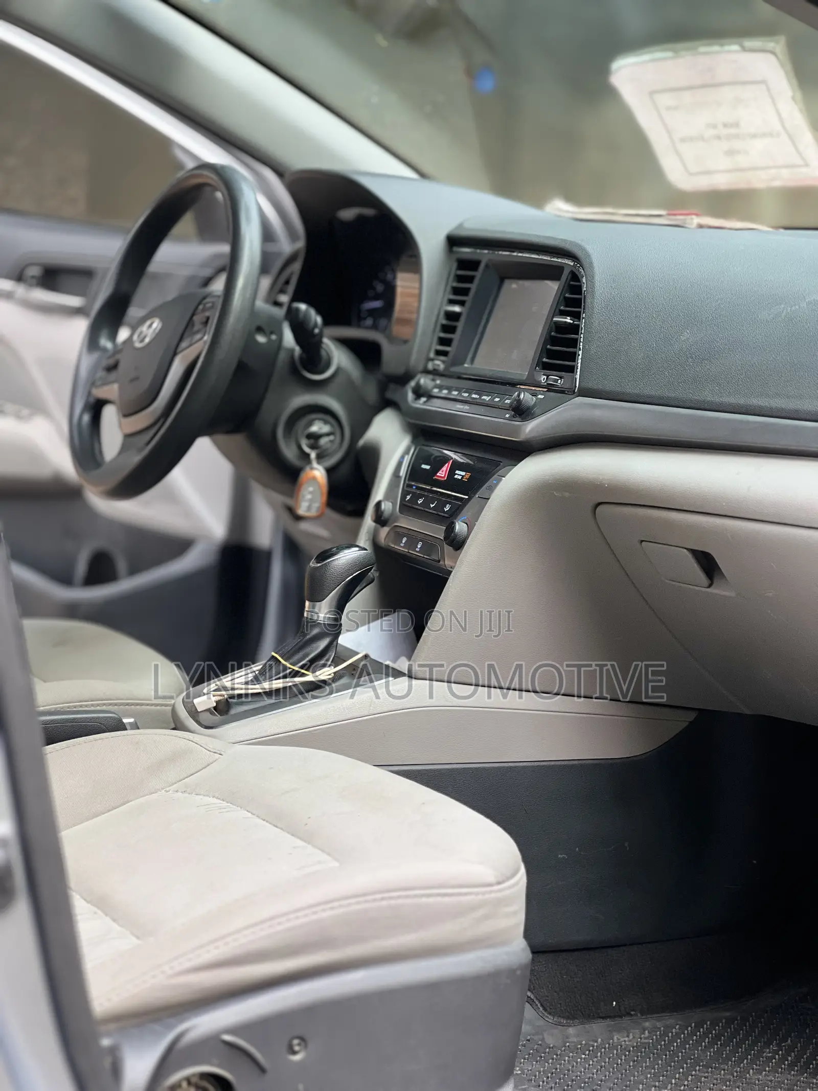 Hyundai Elantra SE Sedan FWD (2.0L 4cyl 6M) 2017 Silver