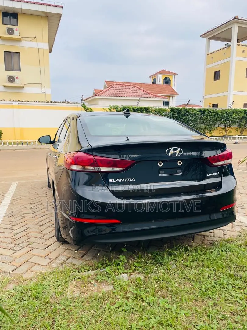 Hyundai Elantra Limited Sedan FWD (2.0L 4cyl 6A) 2017 Black
