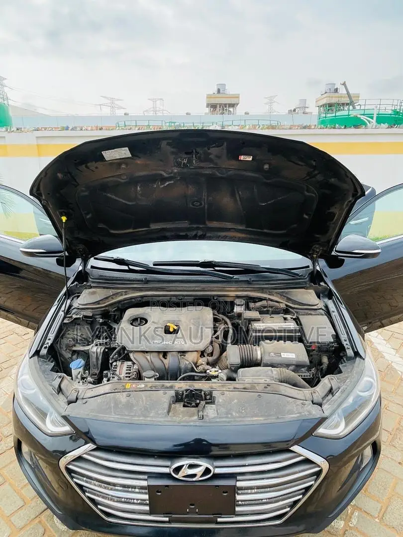 Hyundai Elantra Limited Sedan FWD (2.0L 4cyl 6A) 2017 Black