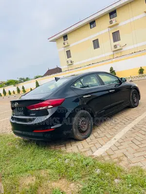 Hyundai Elantra Limited Sedan FWD (2.0L 4cyl 6A) 2017 Black
