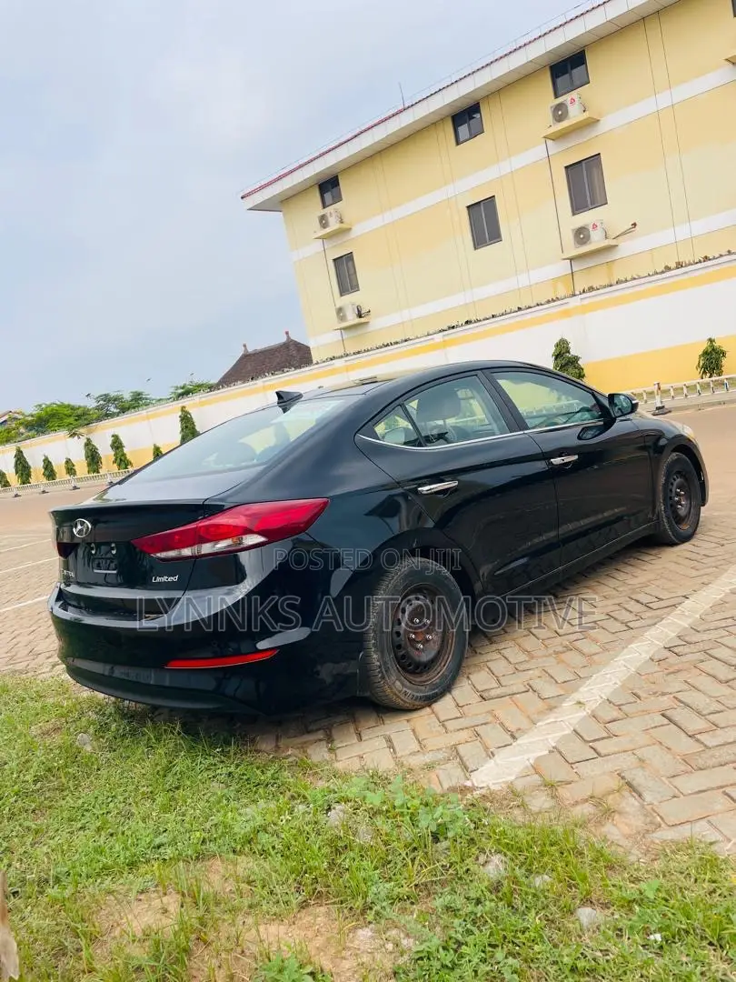 Hyundai Elantra Limited Sedan FWD (2.0L 4cyl 6A) 2017 Black