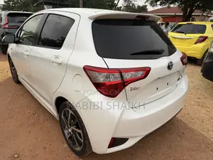 Toyota Vitz 1.5 FWD Hybrid 5dr 2017 White
