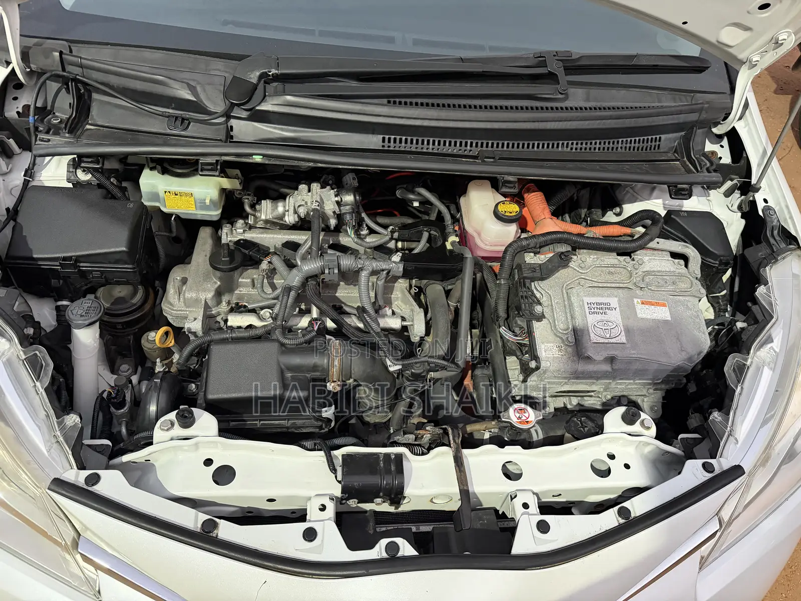 Toyota Vitz 1.5 FWD Hybrid 5dr 2017 White