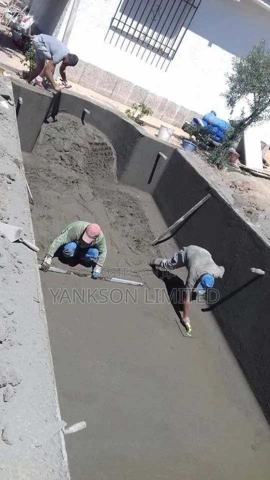 Professional Swimming Pool Contractor 1