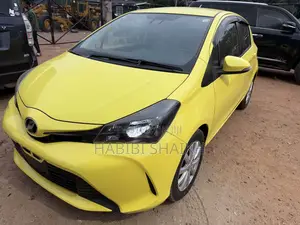 Toyota Vitz 1.3 FWD 5dr 2015 Yellow