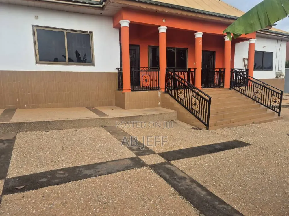 5bdrm House in Apire Ampatia, Atwima Kwanwoma for rent